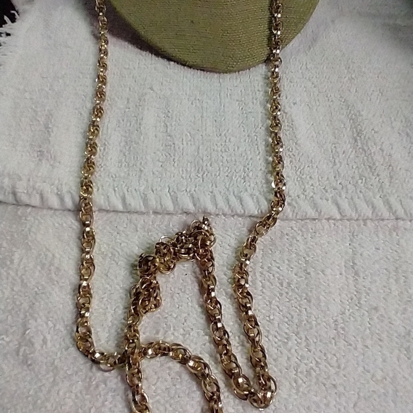 Long goldtone circles necklace - Picture 5 of 5